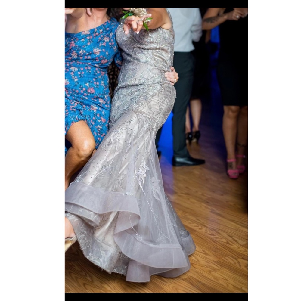 Dress - Picture 5 of 9